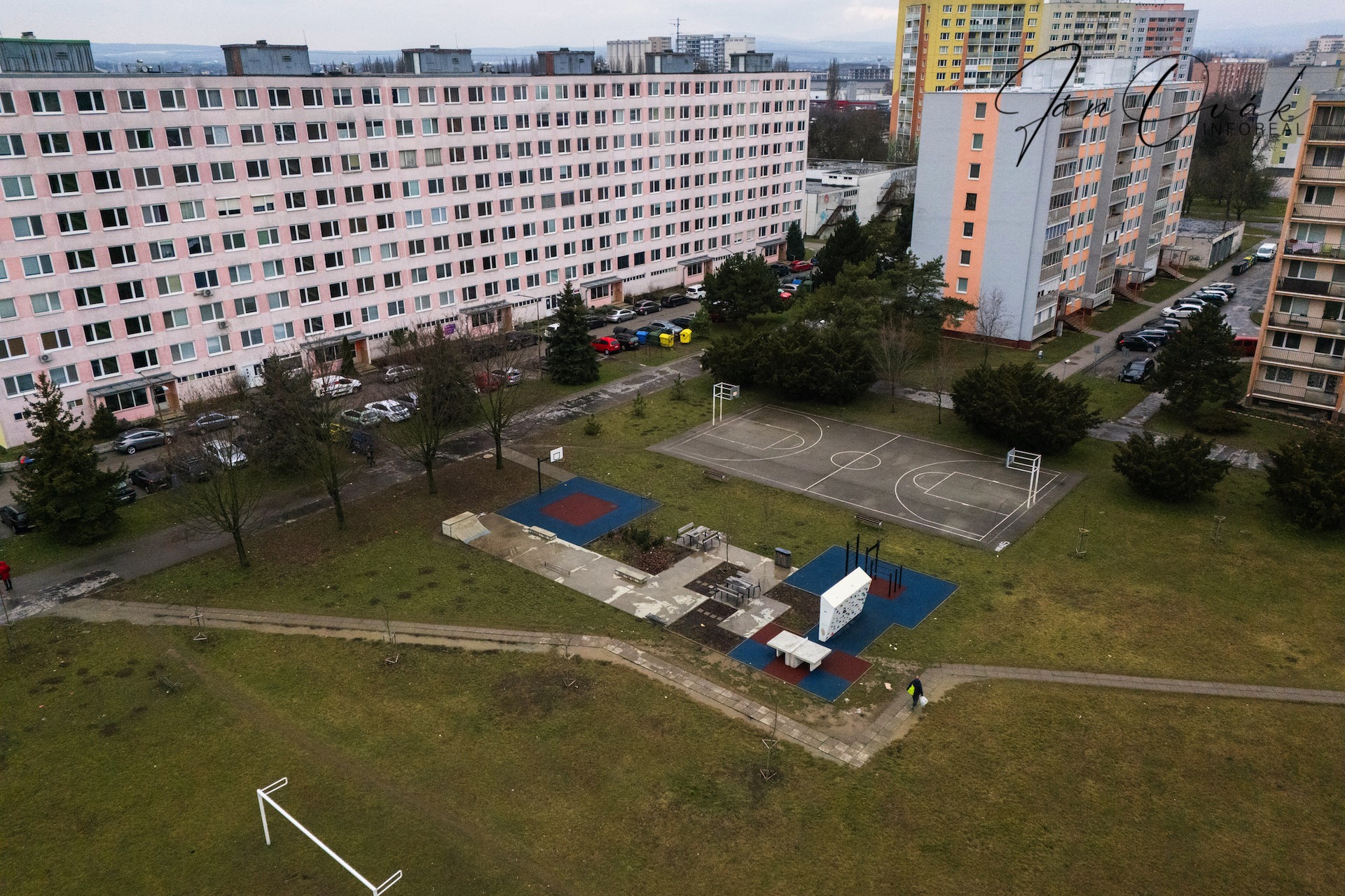PREDANÉ: 3 izb. byt + 6m. loggia, VAŽECKÁ ul.