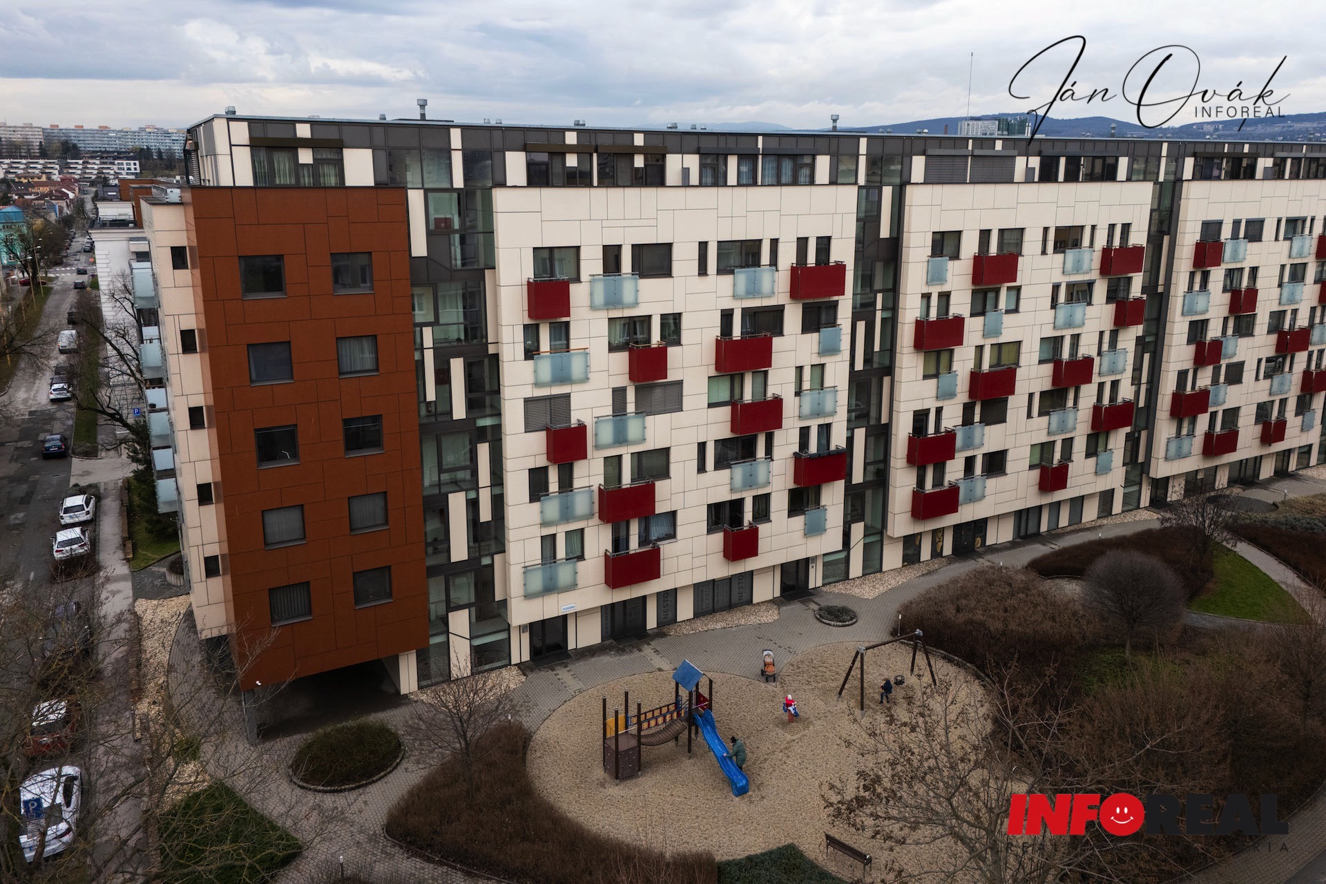 PRENAJATÉ: Penthouse, Šafránová záhrada: 4 izb. byt s TERASOU, 2x garážové státie