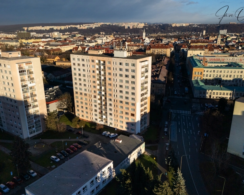 2,5 izb. byt, 54 m2, čiasť. rek., KUZMÁNYHO UL., Staré mesto, pri centre