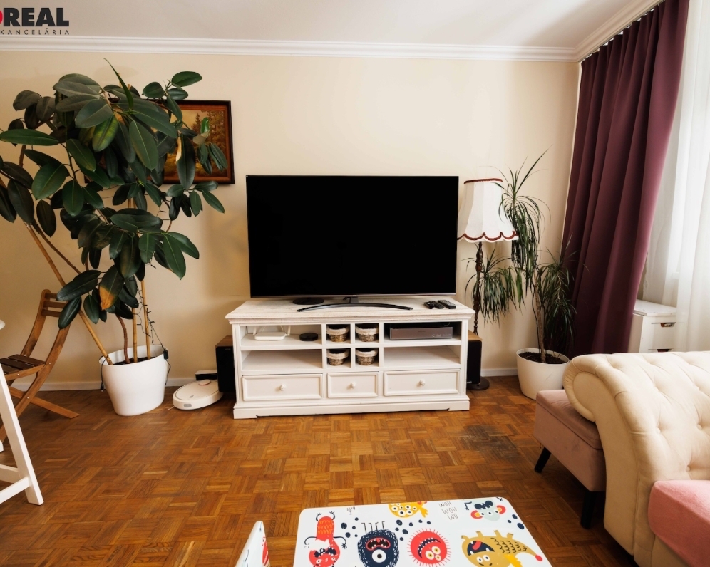 PREDANÉ: 3 izb. byt | 79 m2, rekonš., loggia,, 6/8p. | Húskova ul., Košice - KVP